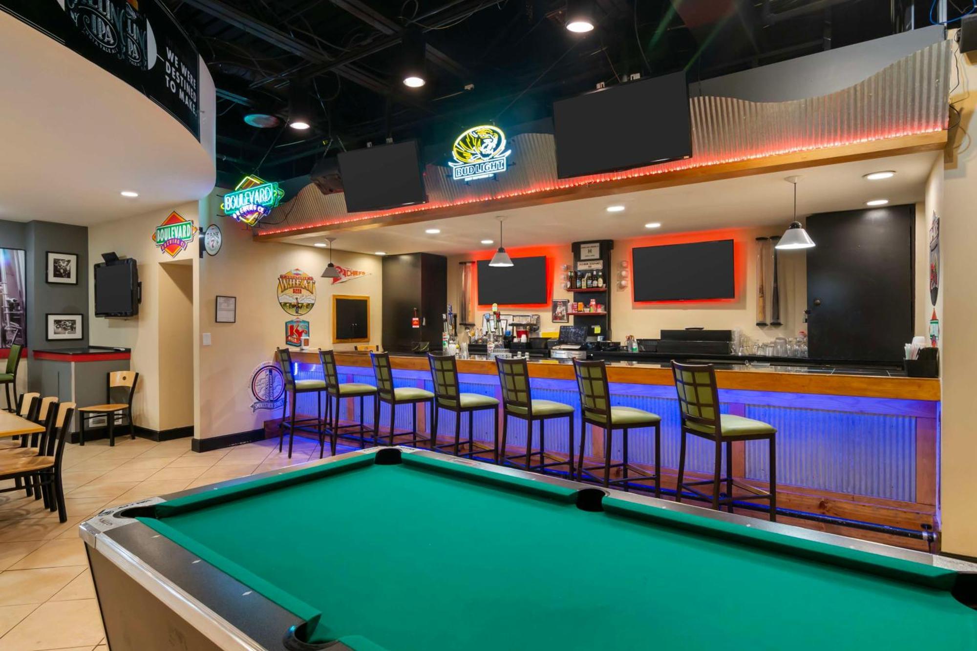 堪萨斯城体育大楼贝斯特韦斯特高级酒店 外观 照片